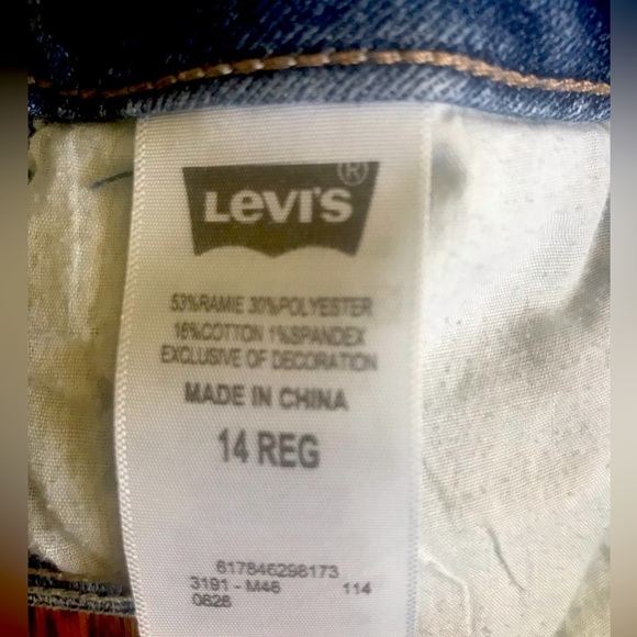 Levi’s Girlfriend Shorty Shorts - Picture 4 of 4